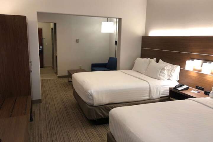Room 11 of 33