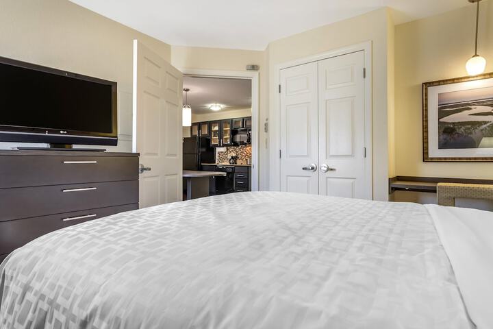 Room 15 of 33