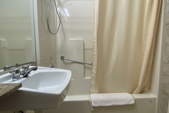 Room 14 of 77