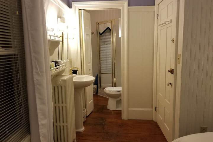 Room 18 of 73
