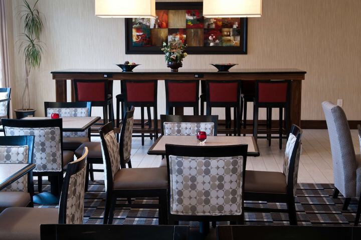 Dining 47 of 59