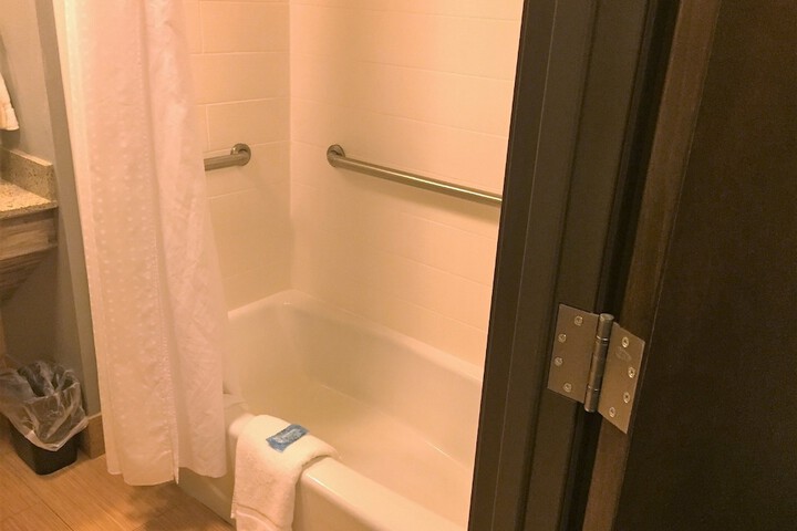 Room 32 of 71