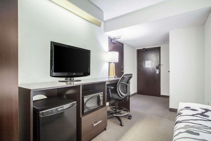Room 26 of 37