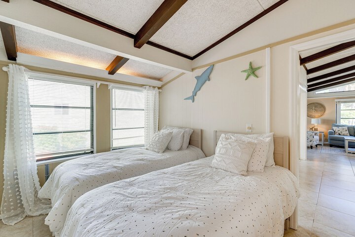 Manasota Key Vacation Rental w / Beach Access!