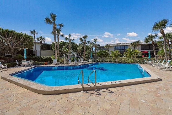 Pool 6 of 30