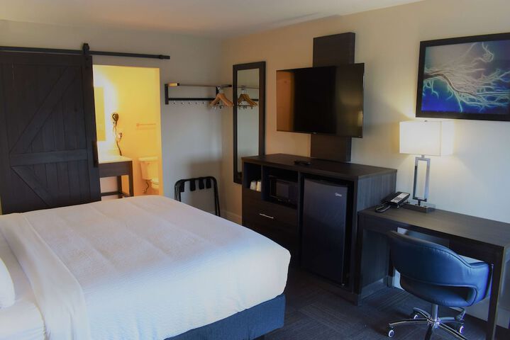 Room 5 of 8