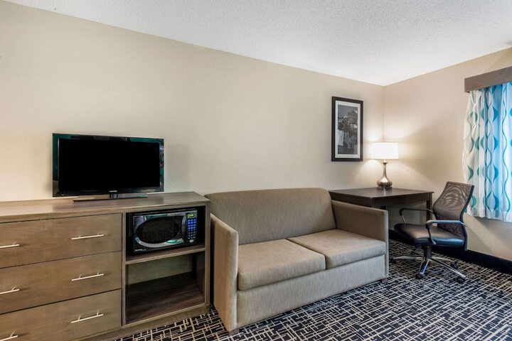 Room 21 of 33
