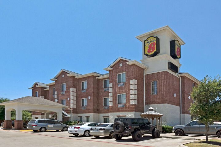 Super 8 by Wyndham Austin / Airport South