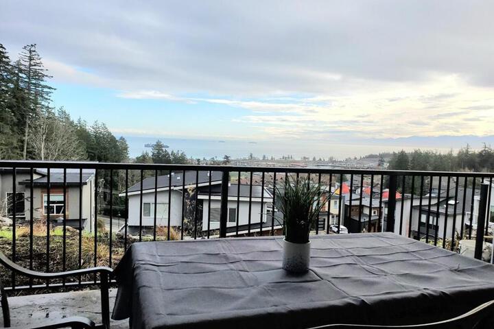 Stunning Ocean View Modern 1 BDR Private Entry Suite