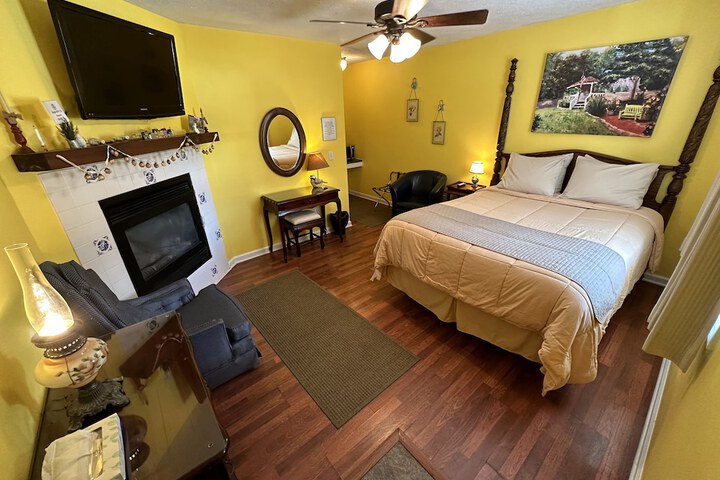Room 10 of 21