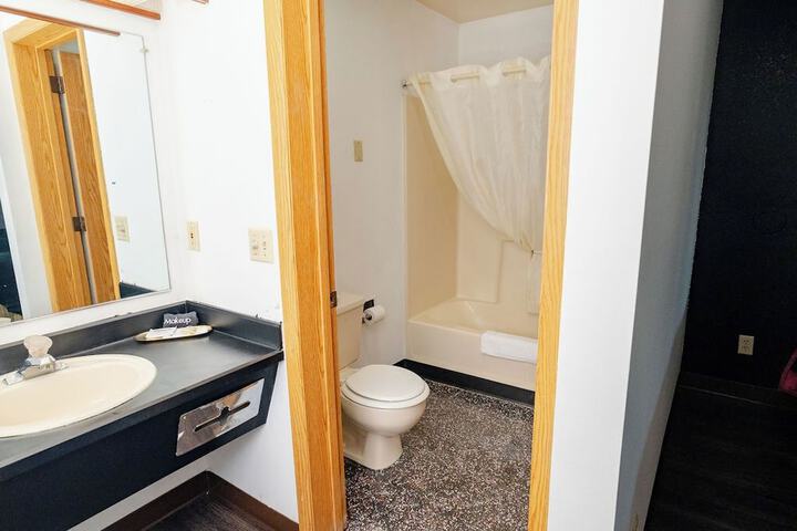 Rose City Inn and Suites
