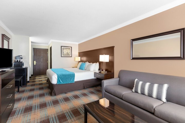 Room 34 of 61