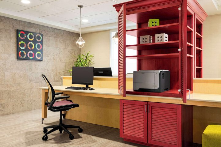 Business Center 65 of 68