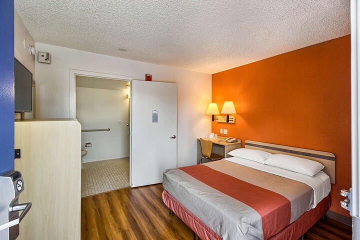 Room 25 of 26