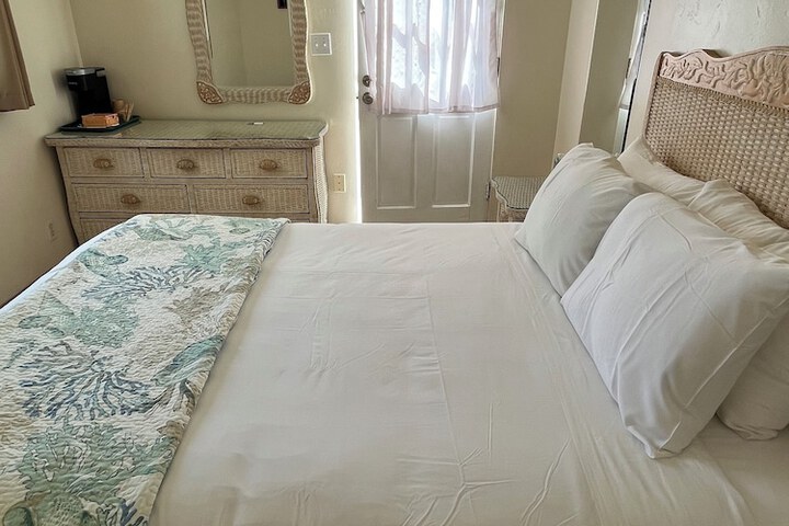 Room 28 of 28