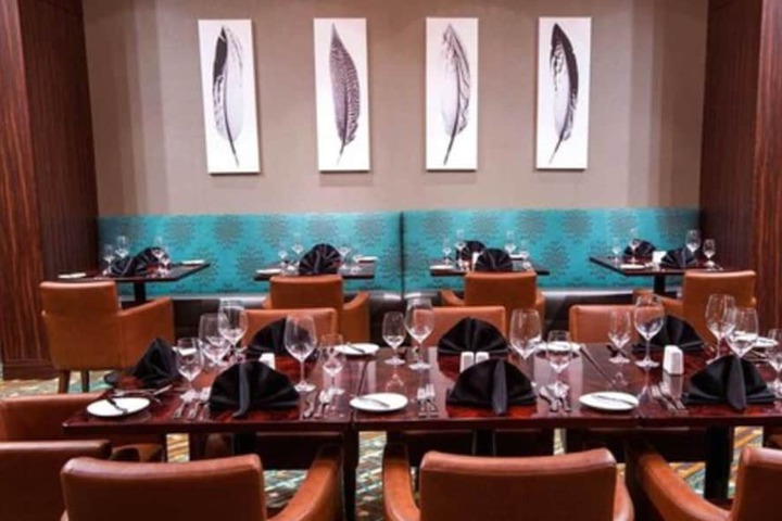 Dining 27 of 48