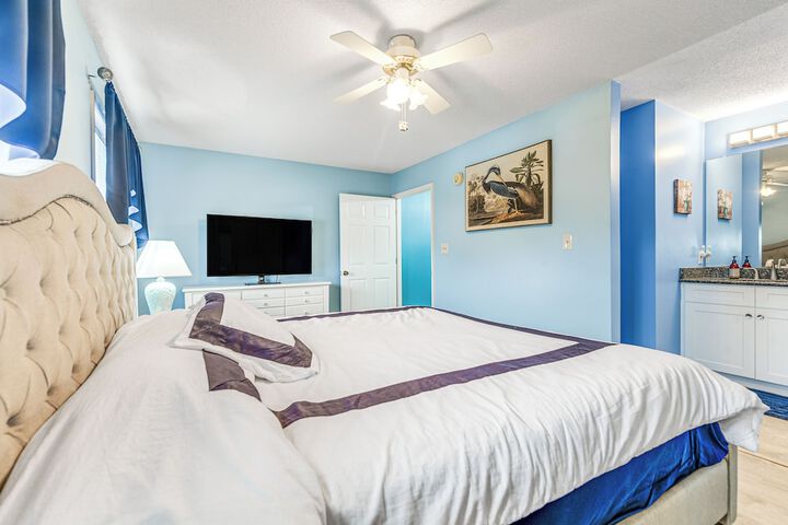 Warm Weather Escape! Golf & Relax in Little River