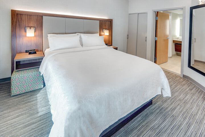 Room 33 of 47