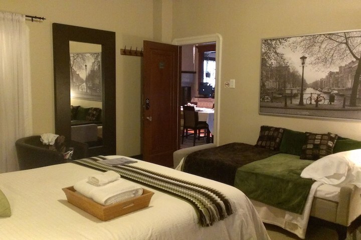 Room 18 of 37
