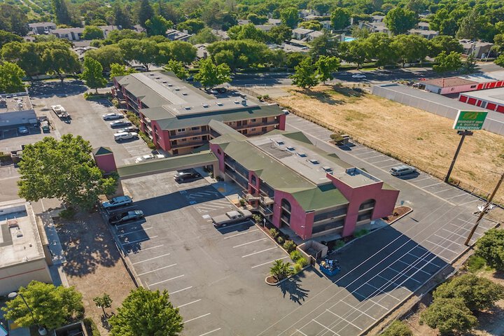 Budget Inn and Suites
