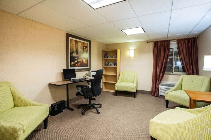 Business Center 26 of 27