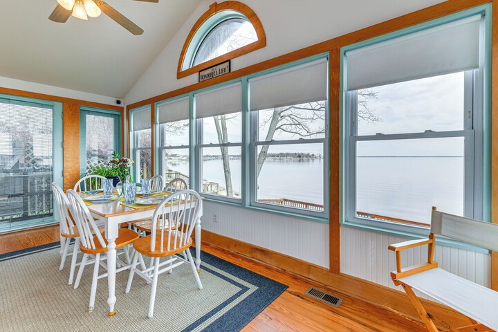 Riverfront Colonial Beach Home w / Private Beach!