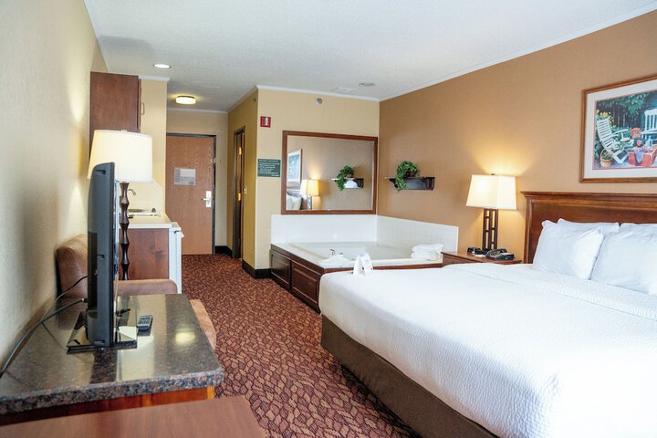 Coshocton Village Inn and Suites