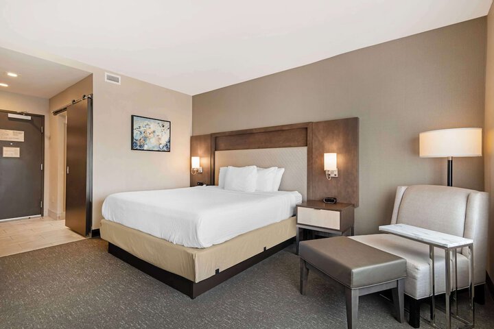 Best Western Plus Executive Residency Rigbys Water World Hotel