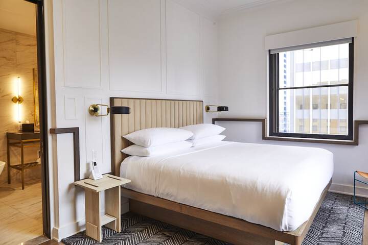 Room 46 of 108