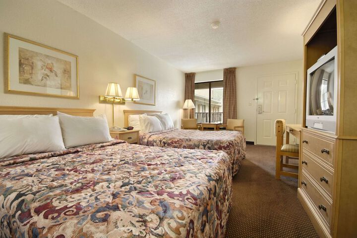 Room 10 of 24