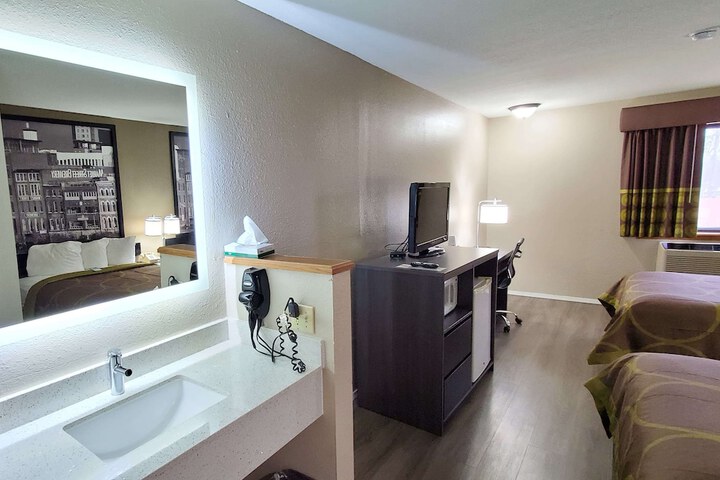 Room 9 of 34