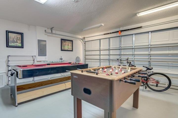 Private Pool in Gated Resort! 4 Bedroom Home by RedAwning