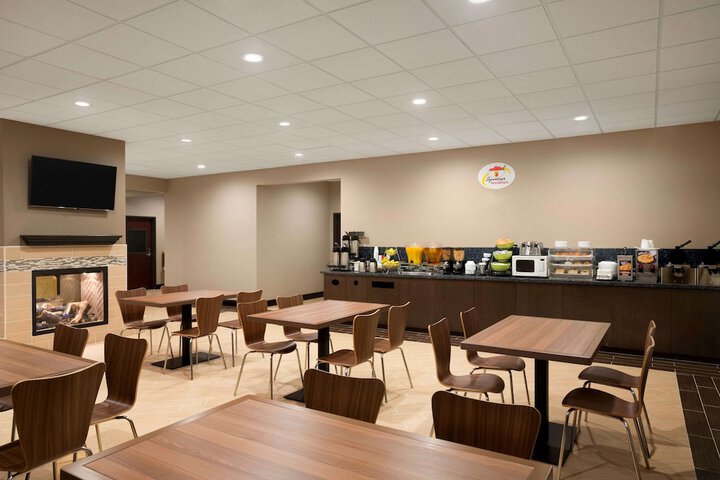 Super 8 by Wyndham Hershey Chocolate Avenue