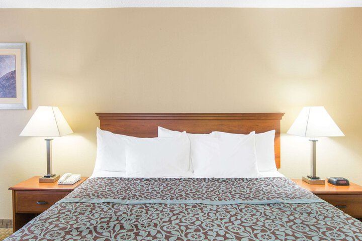 Room 10 of 15