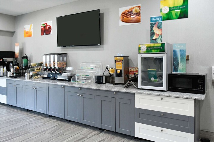 Quality Inn & Suites Brooks Louisville South