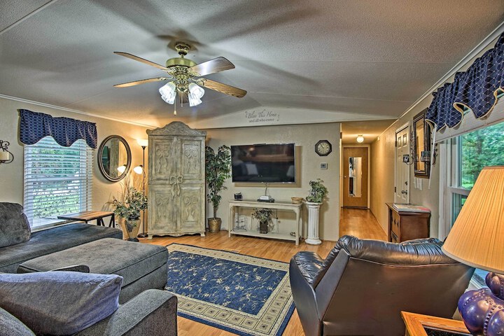 Hot Tub & Deck: Tranquil Home Near Grand Lake