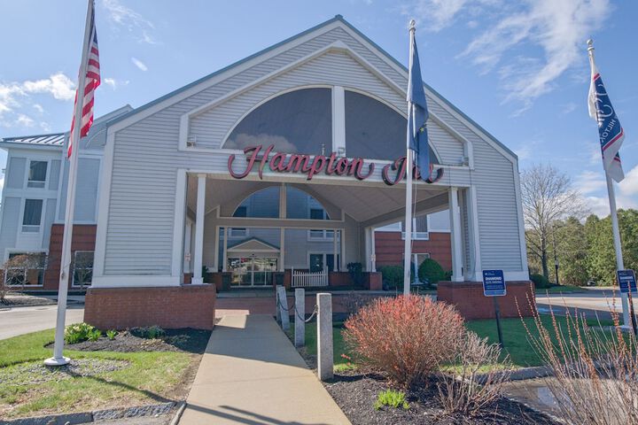 Hampton Inn by Hilton Concord / Bow