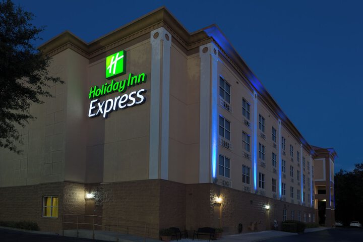 Holiday Inn Express Suites Plant City by IHG