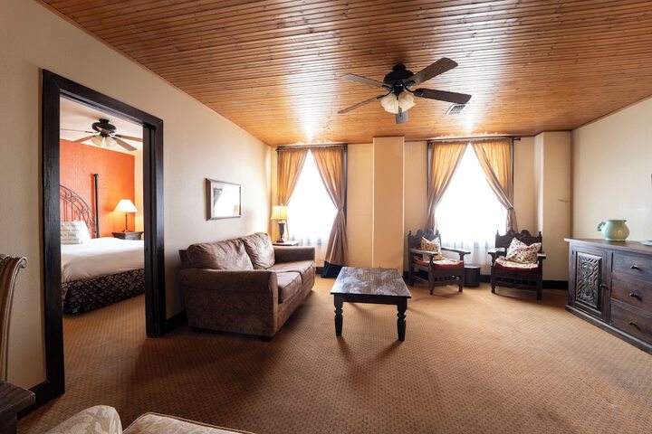 The Holland Hotel