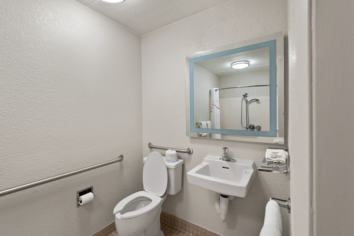 Room 30 of 33