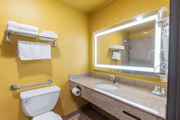 Room 15 of 37