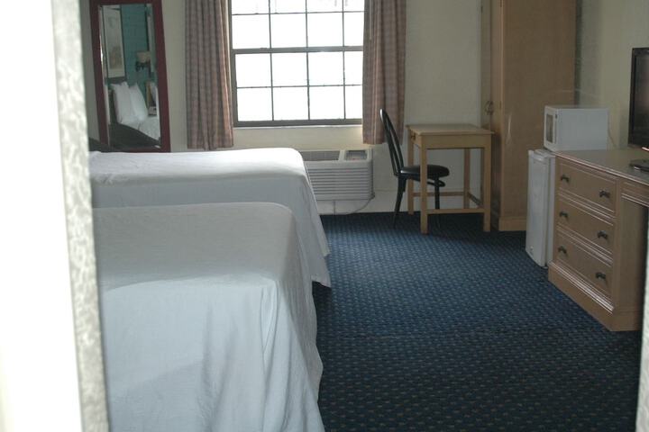 Room 12 of 40