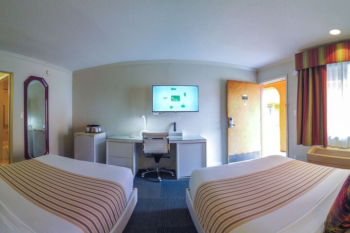 Room 16 of 39