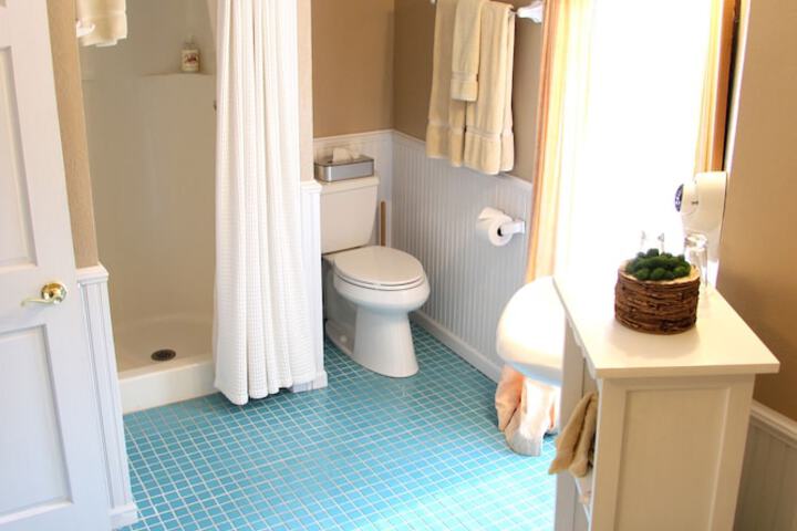 Eagle Harbor Inn