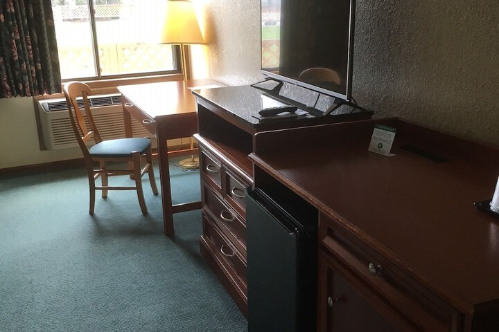 Shawano Four Seasons Hotel