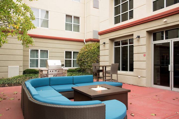 Hotel Exterior 42 of 43