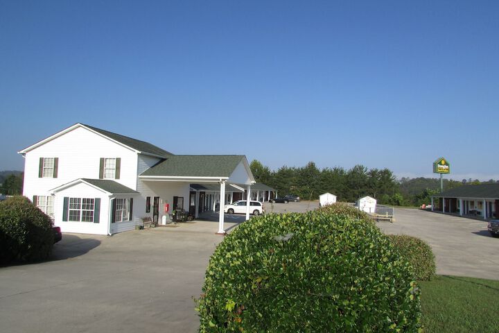Douglas Inn & Suites