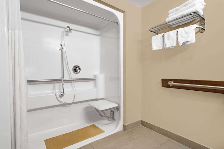 Room 4 of 16