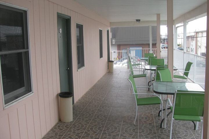 BELMONT MOTEL