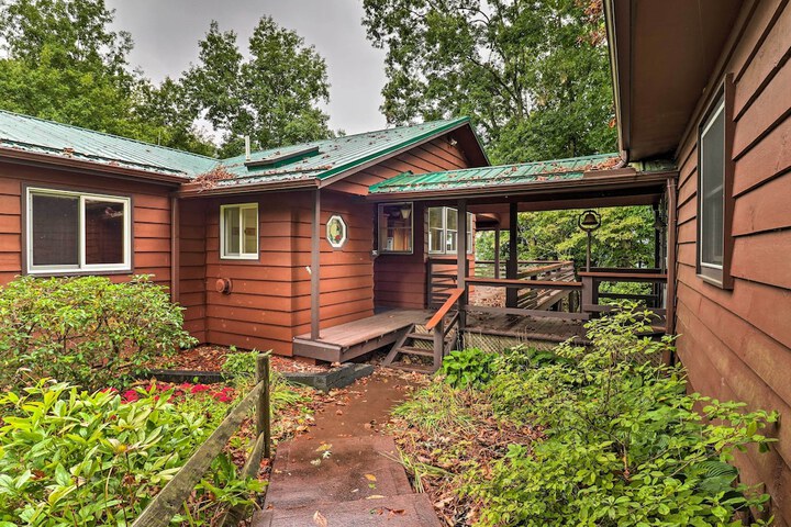 Breathtaking Mountain Views: Cullowhee Cabin!